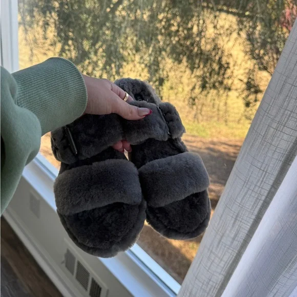 UGG Fuzz Yeah Sheepskin Double Strap Grey Slip On Slides Sandals Women’s 9 - Picture 3 of 7